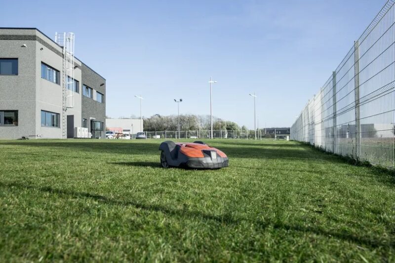 Cortacésped  automático Husqvarna 550 - Imagen 10